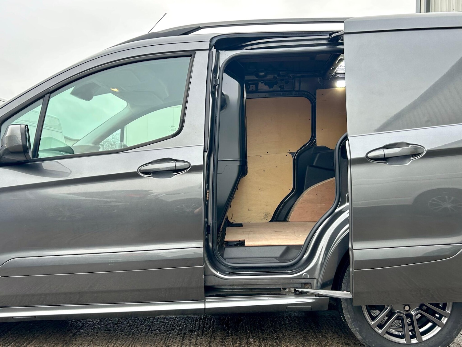 Used Ford Transit Courier 2020 for sale - 77586296: Photo 30