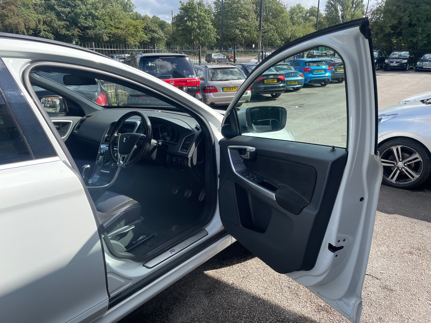 Used Volvo XC60 2015 for sale - 76273423: Photo 8