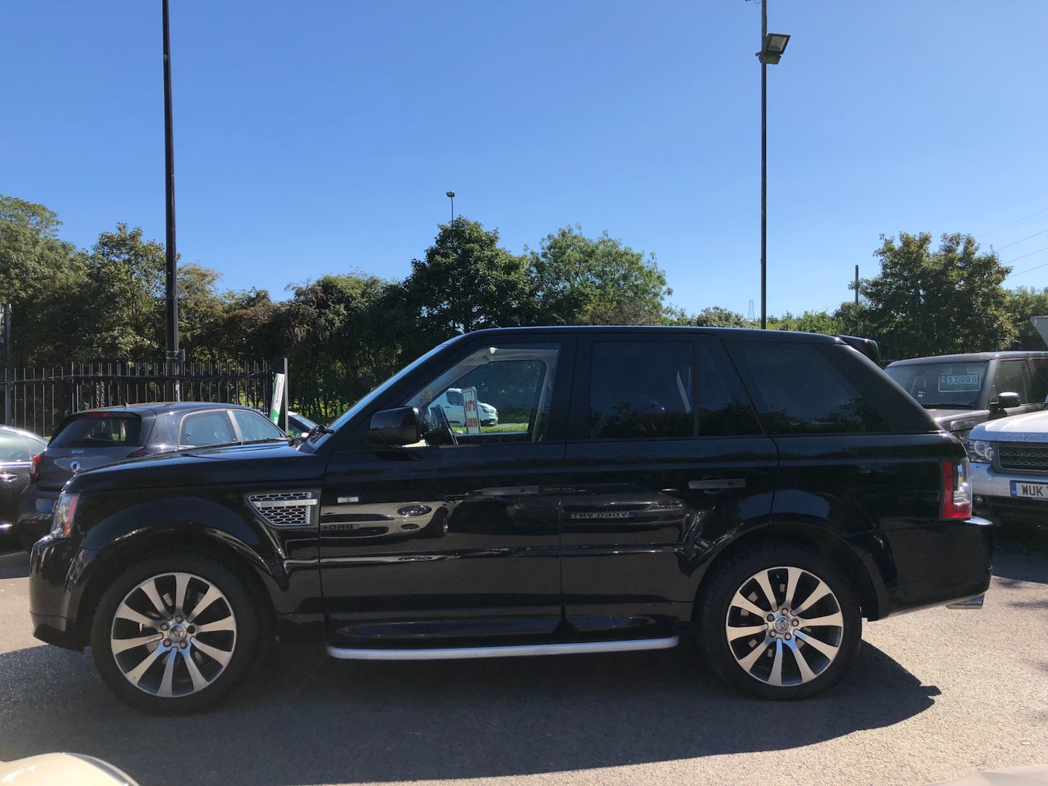 Used Land Rover Range Rover Sport 2010 for sale - 76877691: Photo 2