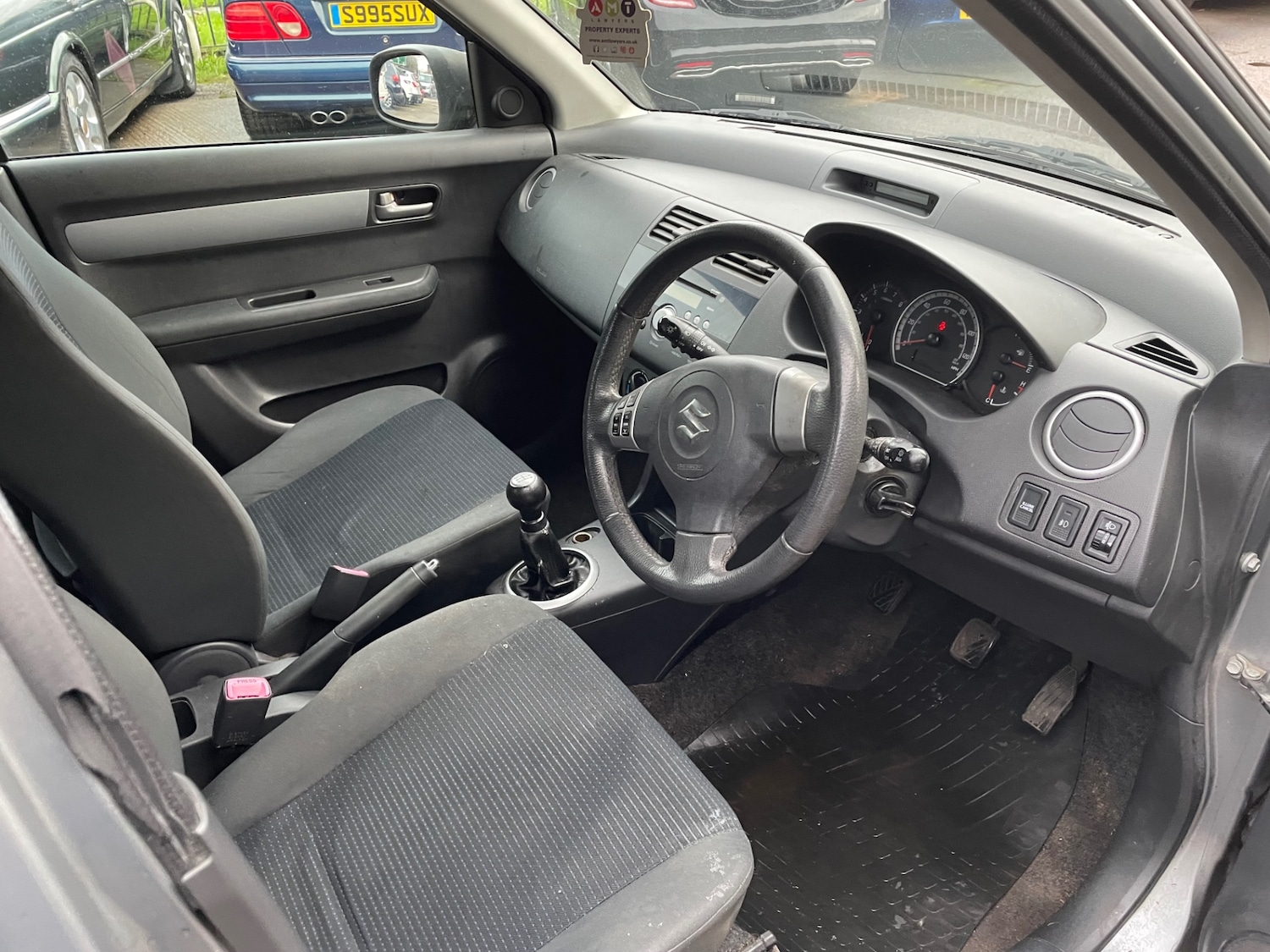 Used Suzuki Swift 2009 for sale - 76542347: Photo 9