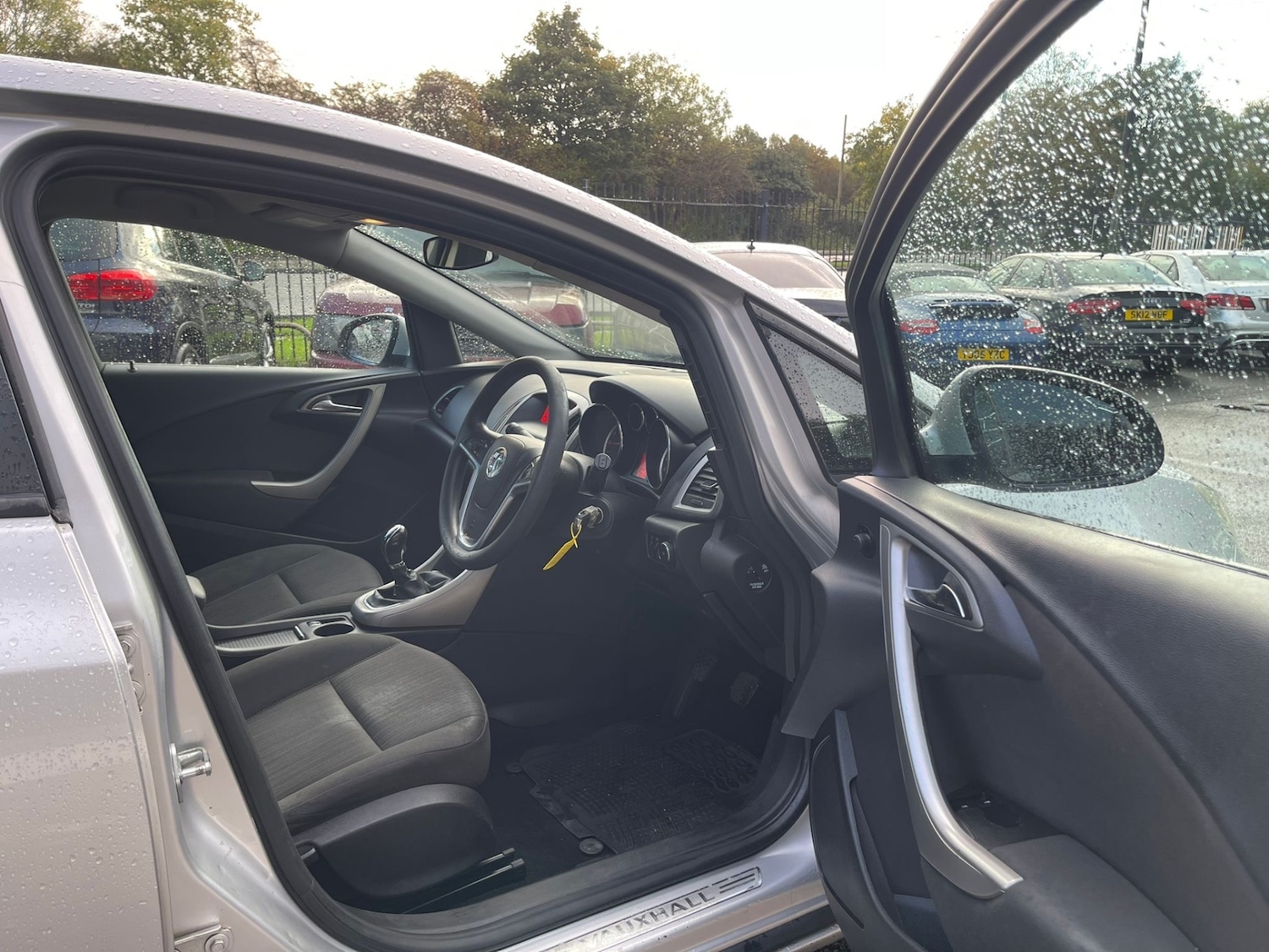 Used Vauxhall Astra 2011 for sale - 76332103: Photo 8