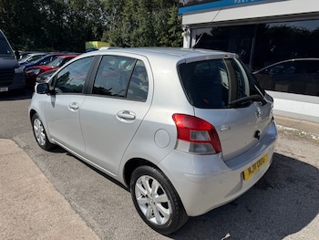 Used Toyota Yaris 2011 for sale - 79098480: Photo