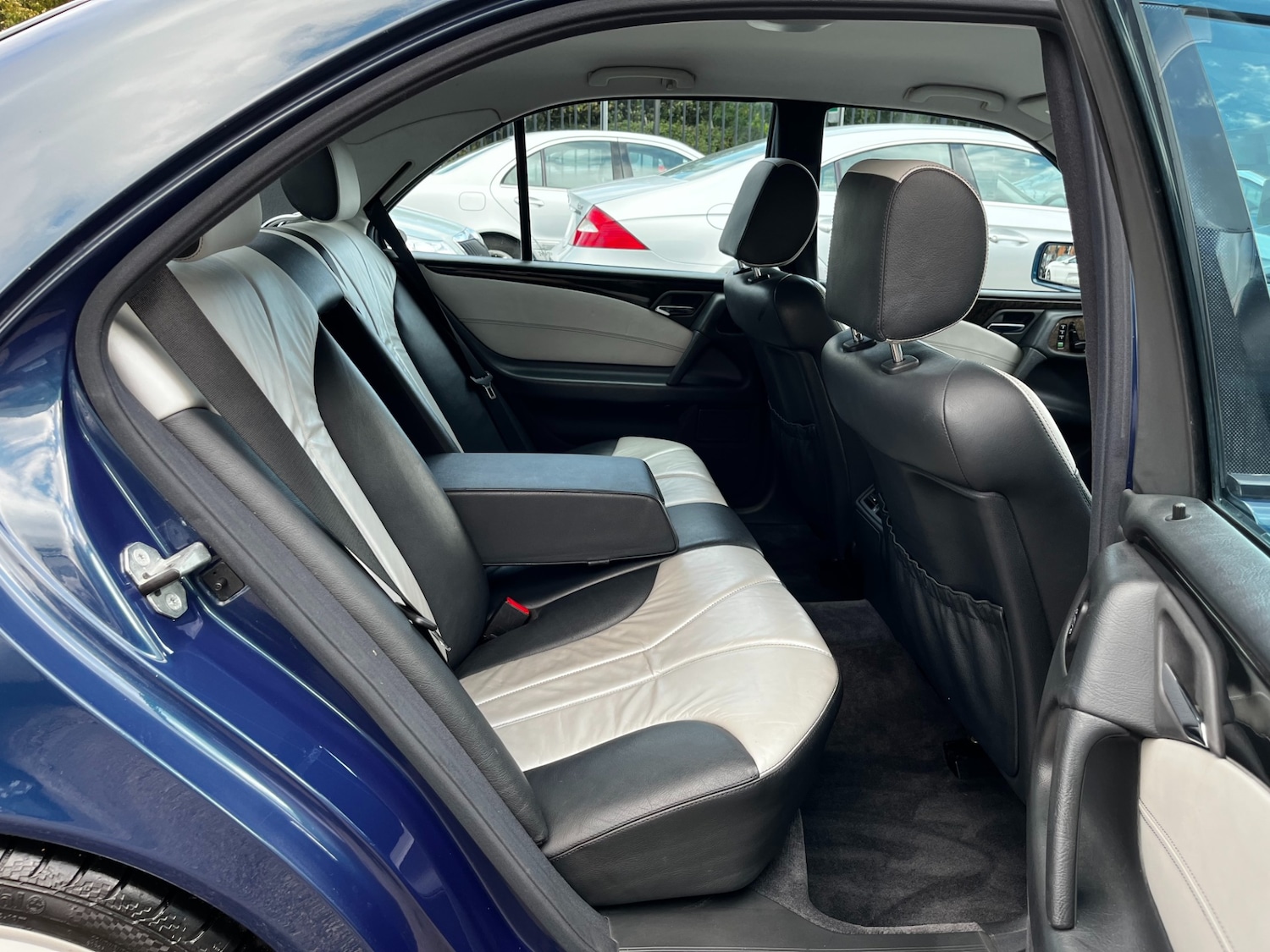 Used Mercedes-Benz E Class 1998 for sale - 76877670: Photo 11