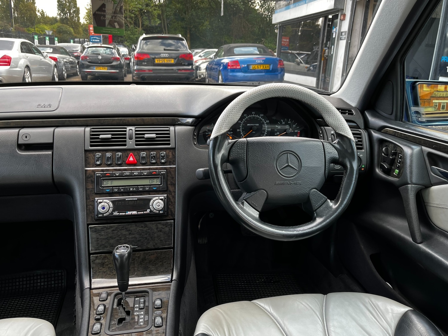 Used Mercedes-Benz E Class 1998 for sale - 76877670: Photo 15