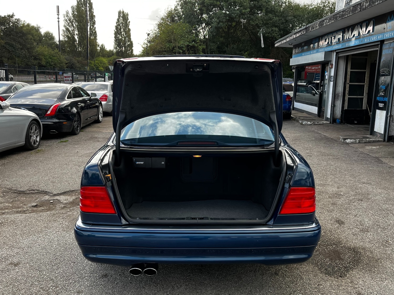 Used Mercedes-Benz E Class 1998 for sale - 76877670: Photo 8