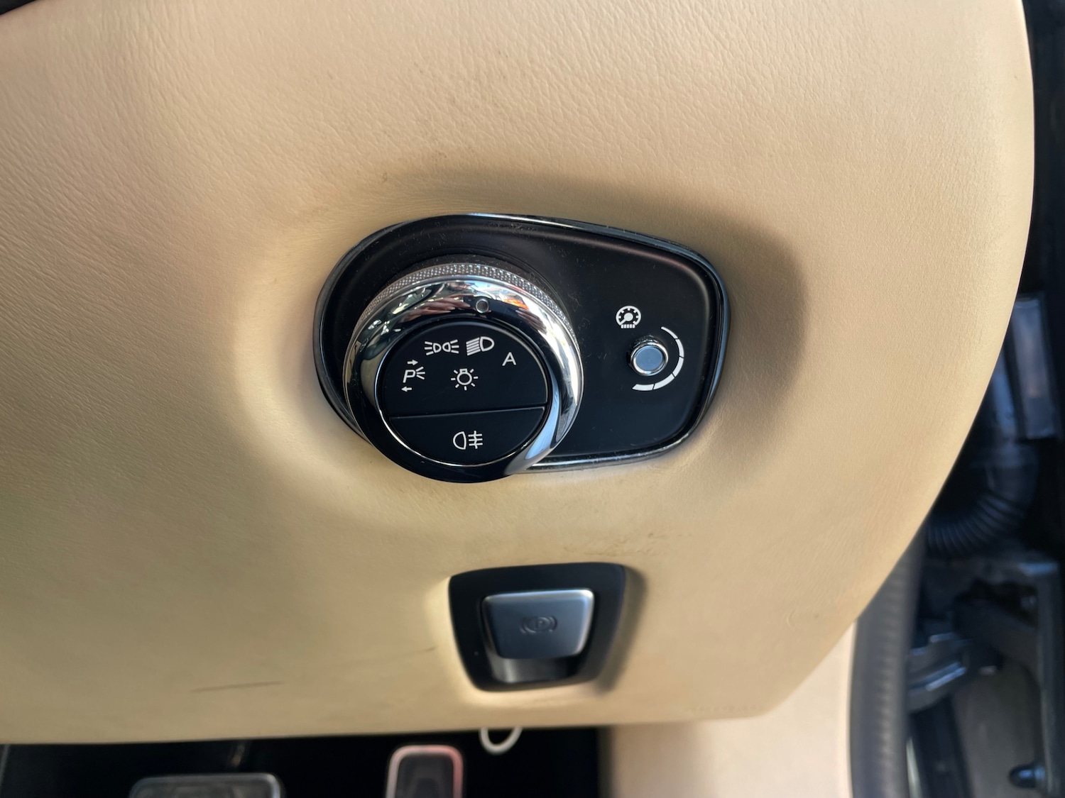 Used Aston Martin DB11 2016 for sale - 77656551: Photo 10