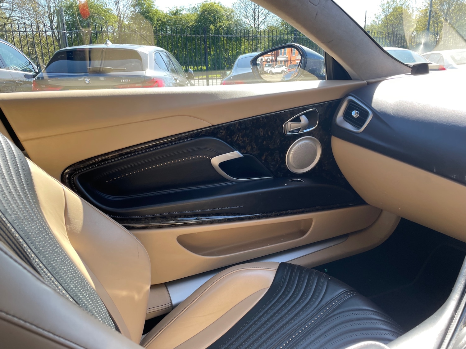 Used Aston Martin DB11 2016 for sale - 77656551: Photo 11