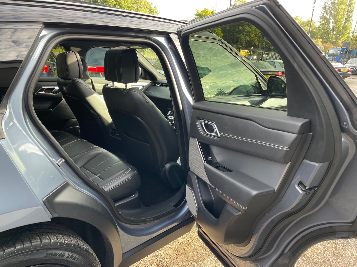 Used Land Rover Range Rover Velar 2018 for sale - 76115587: Photo 13