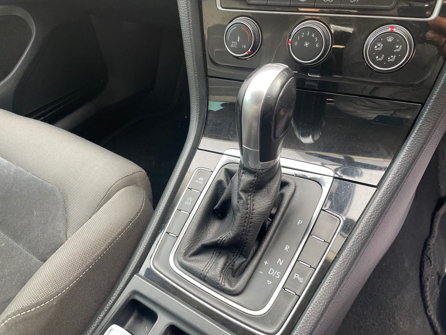 Used Volkswagen Golf 2015 for sale - 76273884: Photo 10