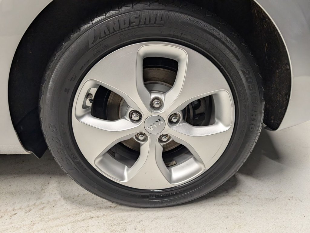 Used Kia Carens 2015 for sale - 76768643: Photo 11