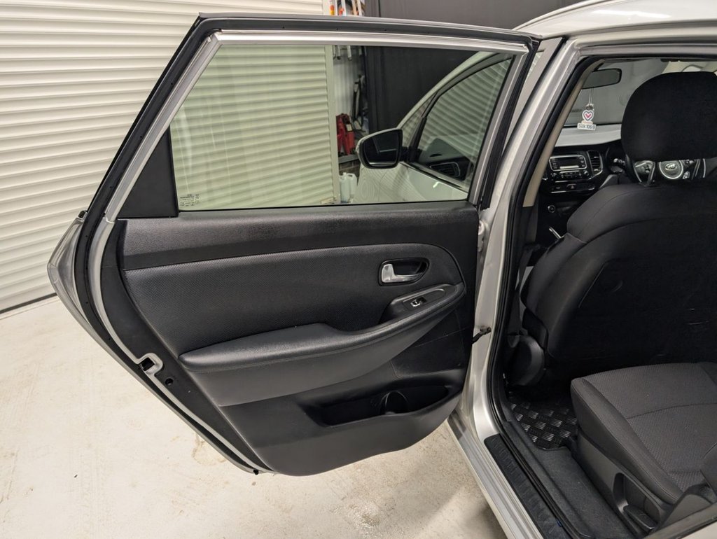 Used Kia Carens 2015 for sale - 76768643: Photo 28