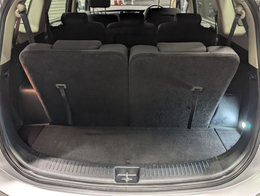 Used Kia Carens 2015 for sale - 76768643: Photo 32