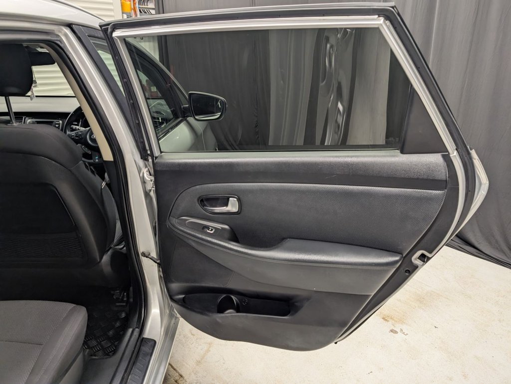 Used Kia Carens 2015 for sale - 76768643: Photo 35