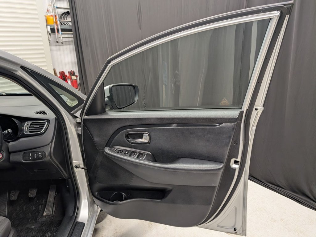 Used Kia Carens 2015 for sale - 76768643: Photo 39