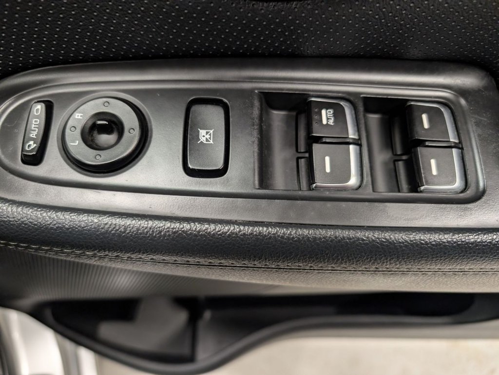 Used Kia Carens 2015 for sale - 76768643: Photo 43