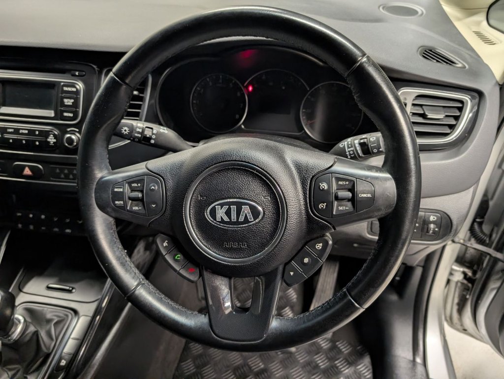 Used Kia Carens 2015 for sale - 76768643: Photo 45