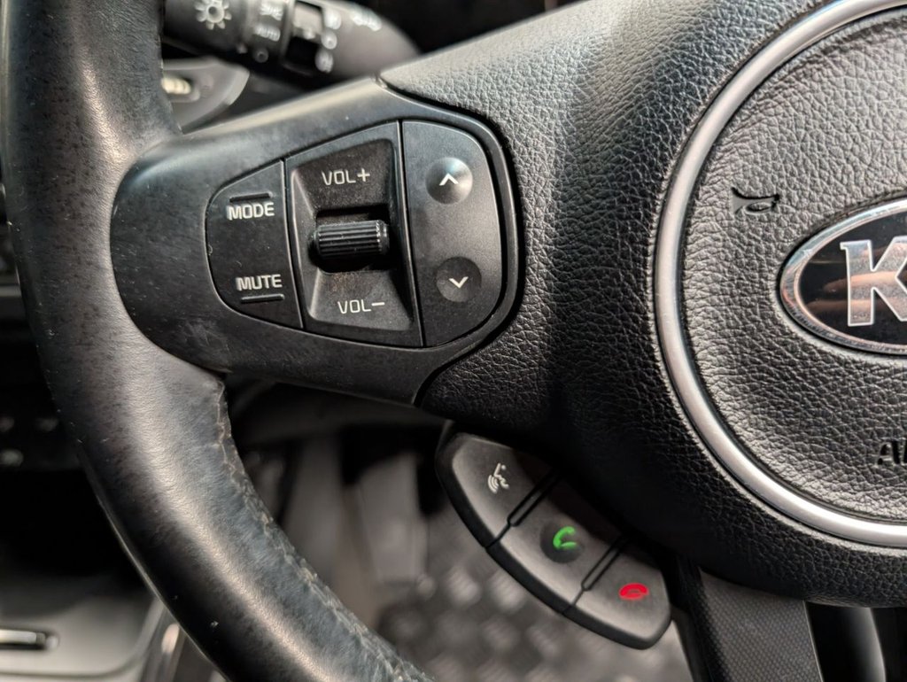 Used Kia Carens 2015 for sale - 76768643: Photo 47