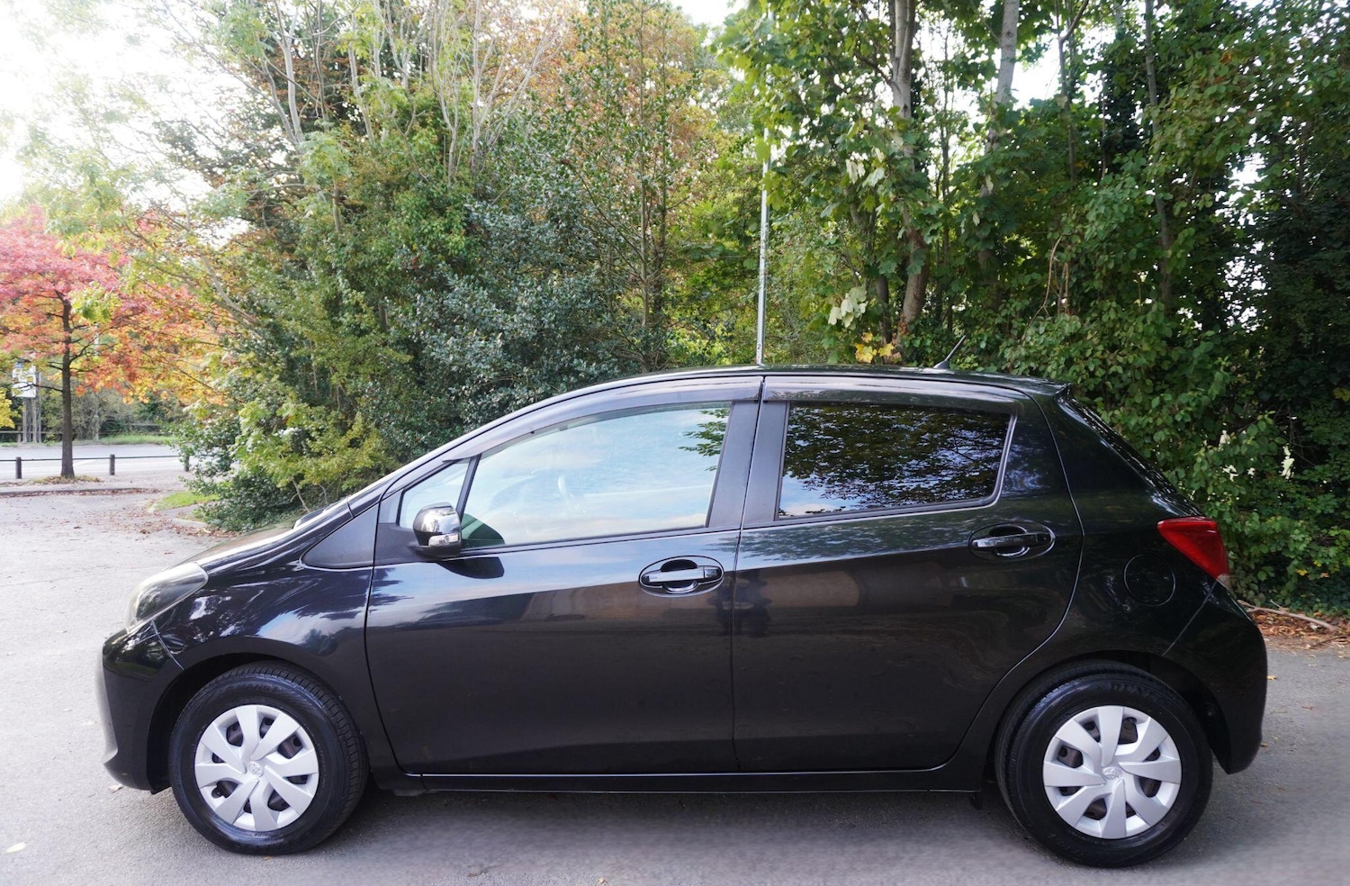 Used Toyota Vitz for sale - 77358724: Photo 2