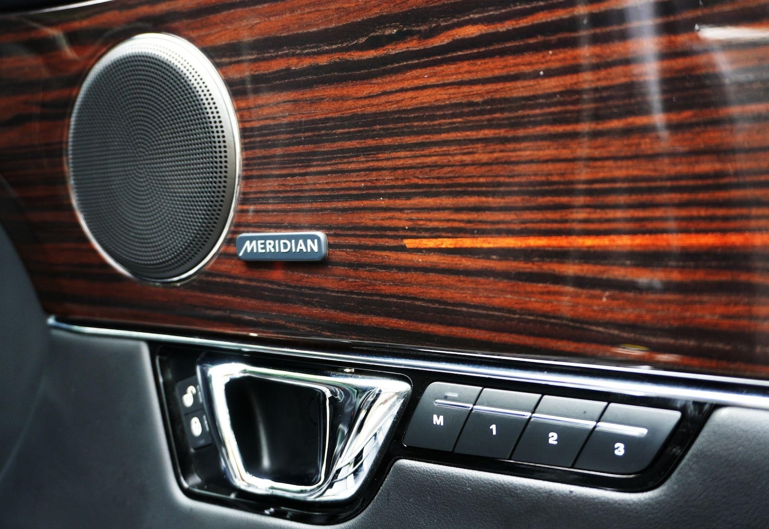 Used Jaguar XJ 2017 for sale - 76990570: Photo 12