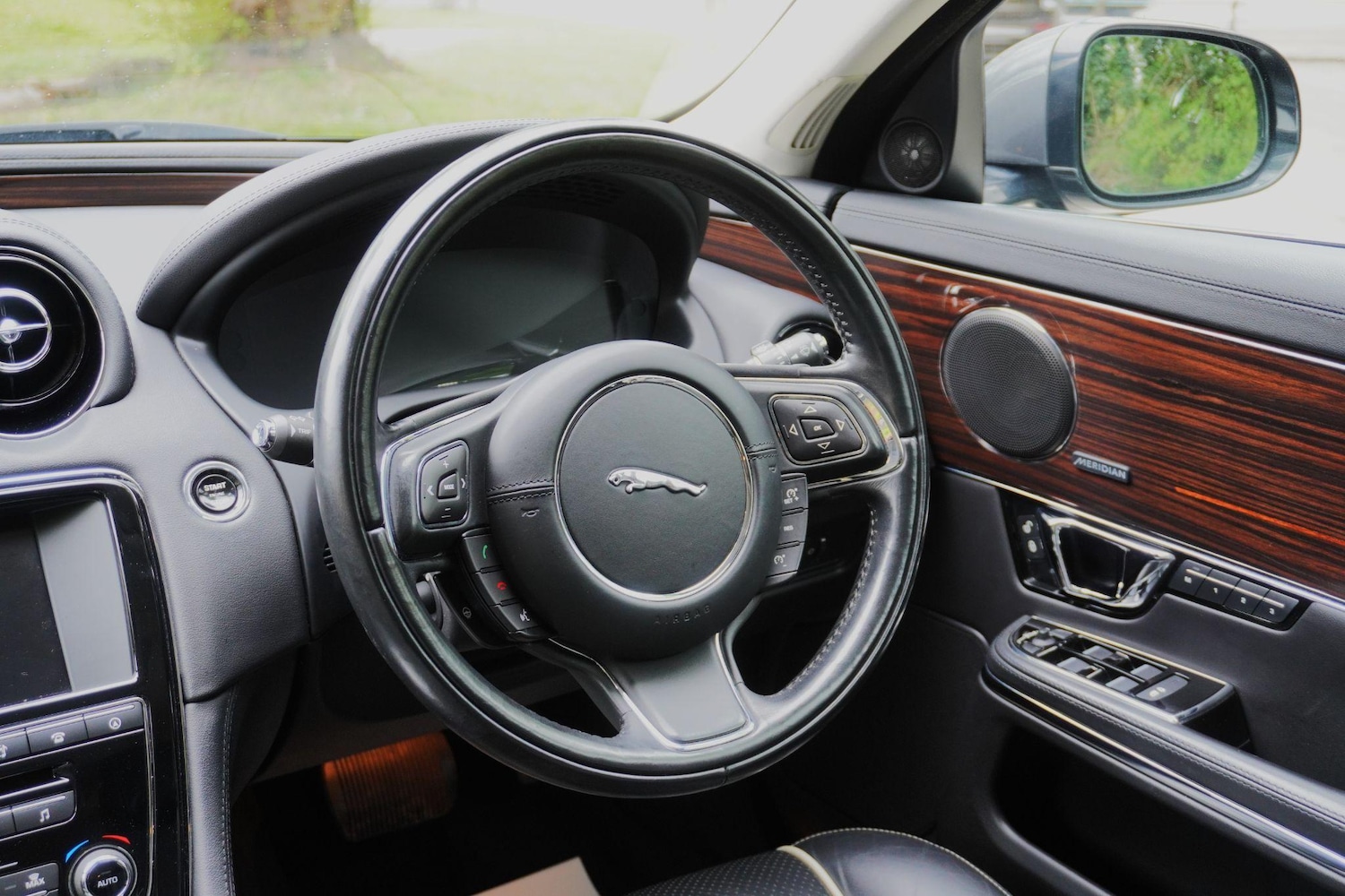 Used Jaguar XJ 2017 for sale - 76990570: Photo 21