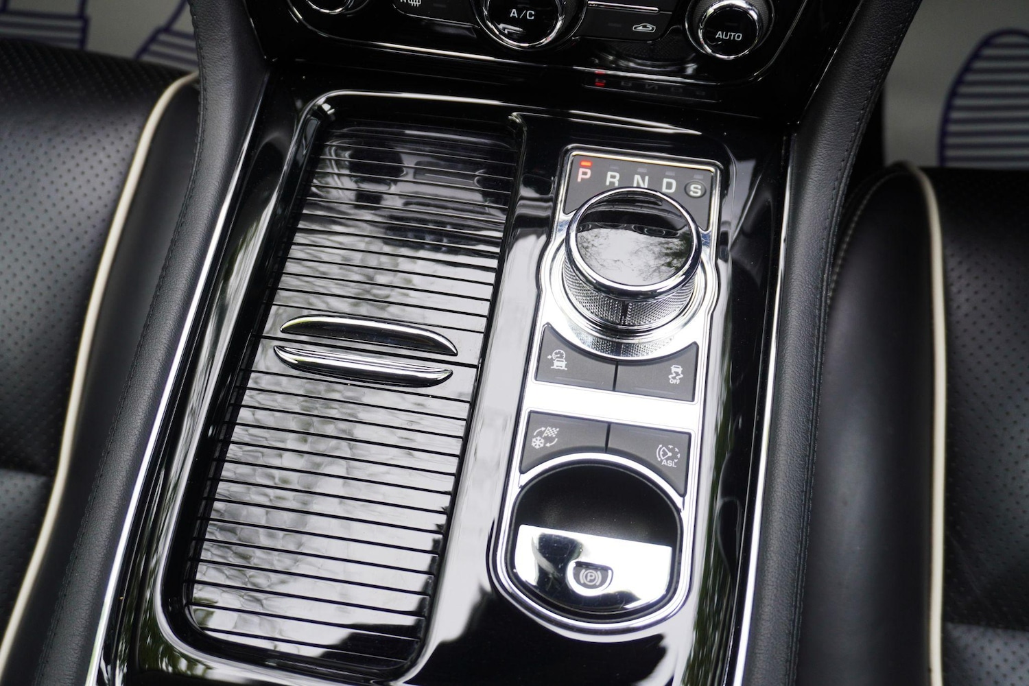 Used Jaguar XJ 2017 for sale - 76990570: Photo 36