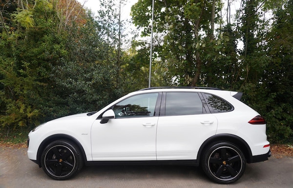 Used Porsche Cayenne 2016 for sale - 76239740: Photo 2