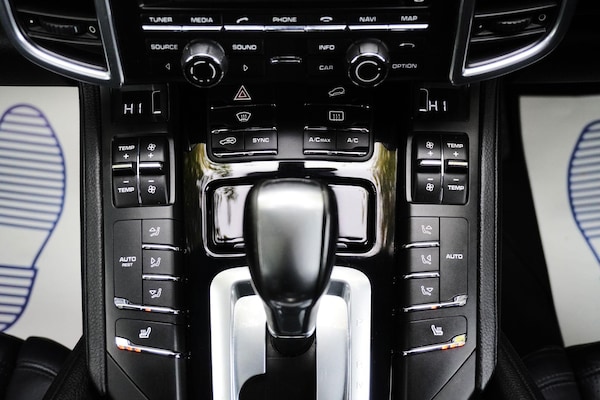 Used Porsche Cayenne 2016 for sale - 76239740: Photo 30