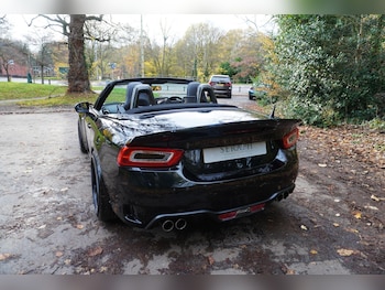 Used Abarth 124 Spider 2017 for sale - 76484529: Photo