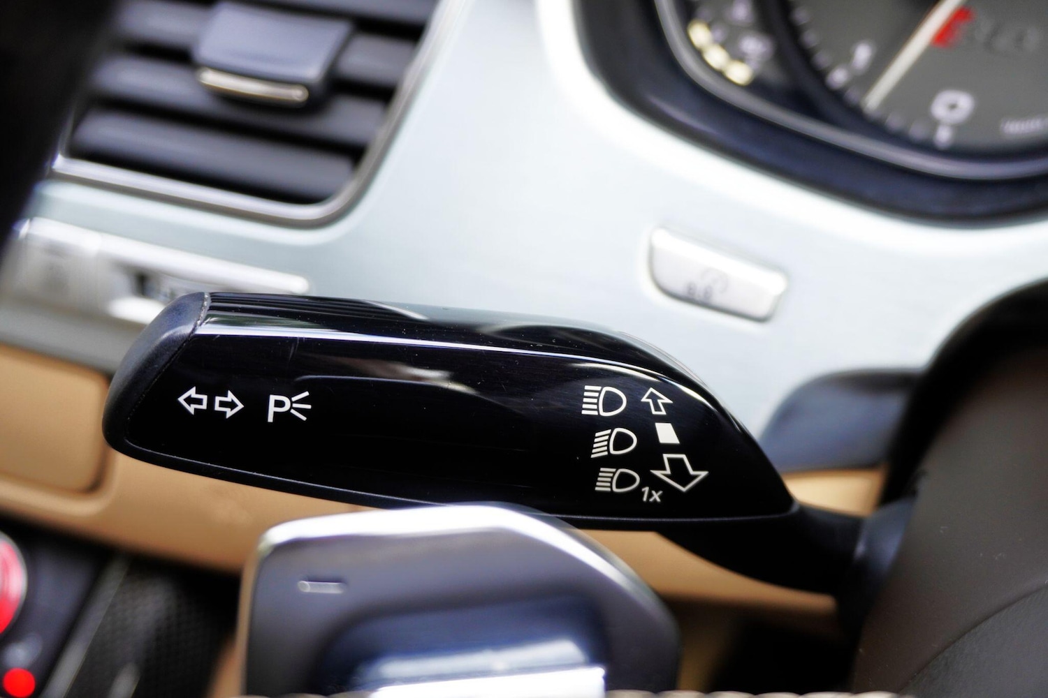 Used Audi S8 2015 for sale - 77190549: Photo 35