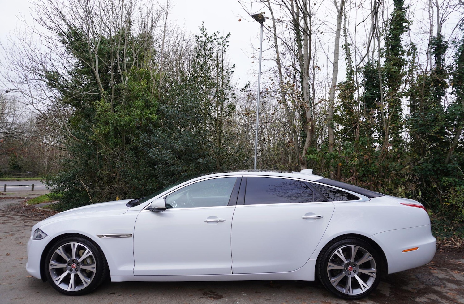 Used Jaguar XJ 2016 for sale - 76702396: Photo 2