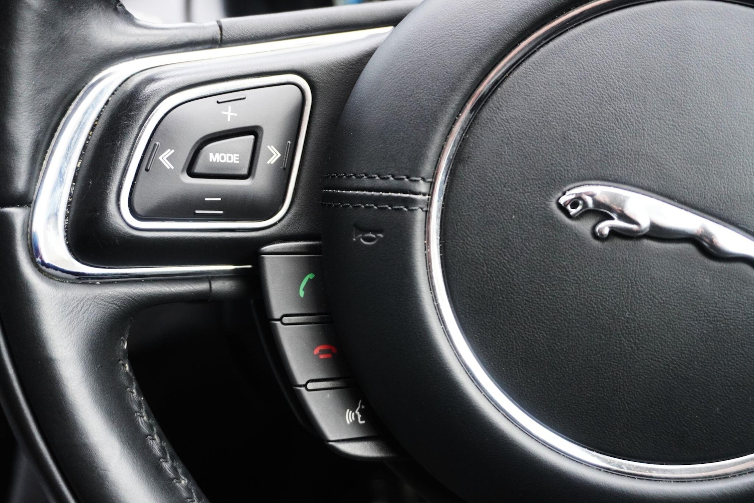 Used Jaguar XJ 2016 for sale - 76702396: Photo 38