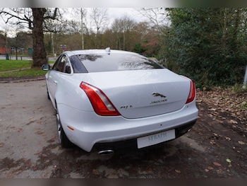 Used Jaguar XJ 2016 for sale - 76702396: Photo