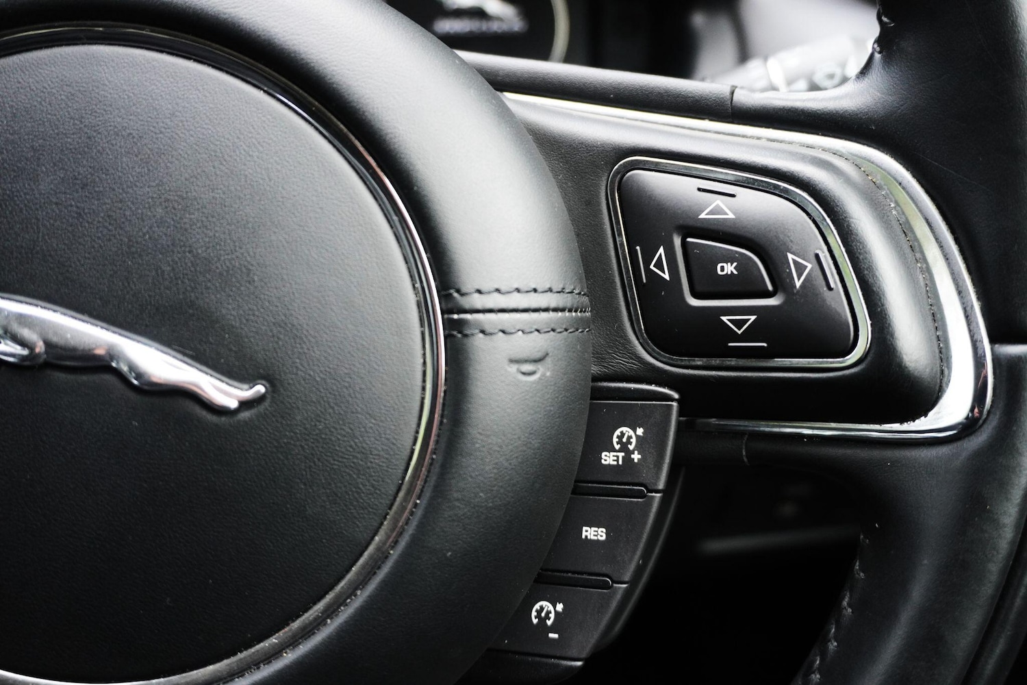 Used Jaguar XJ 2016 for sale - 76702396: Photo 43