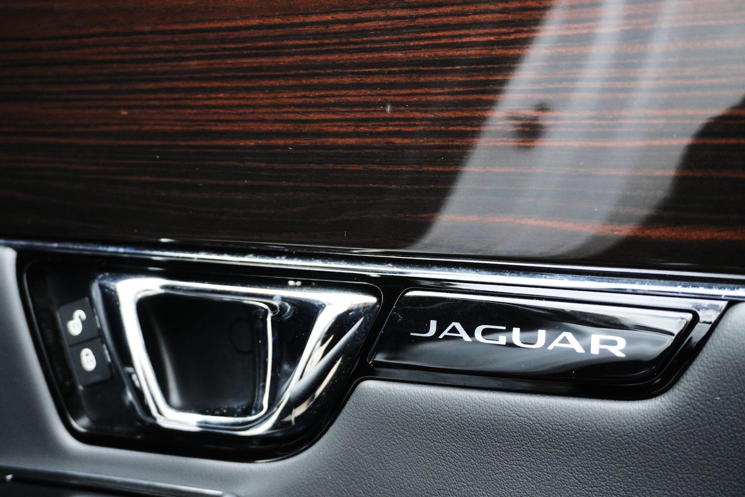 Used Jaguar XJ 2016 for sale - 76702396: Photo 50