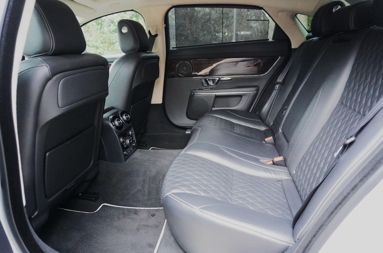 Used Jaguar XJ 2016 for sale - 76702396: Photo 65