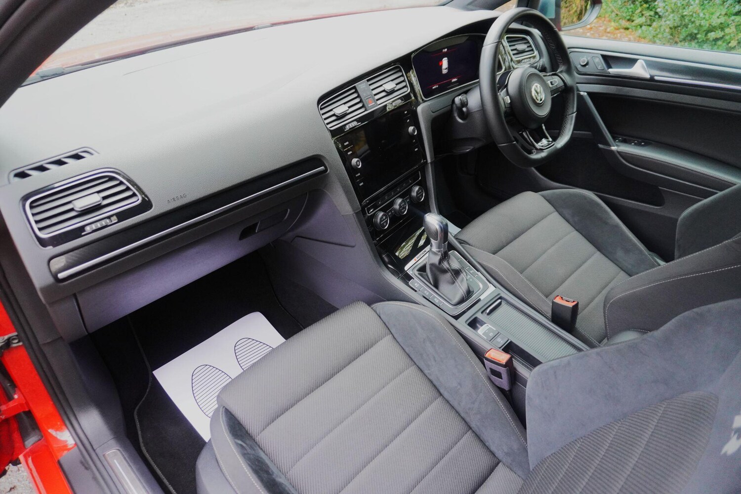 Used Volkswagen Golf 2017 for sale - 76337050: Photo 45