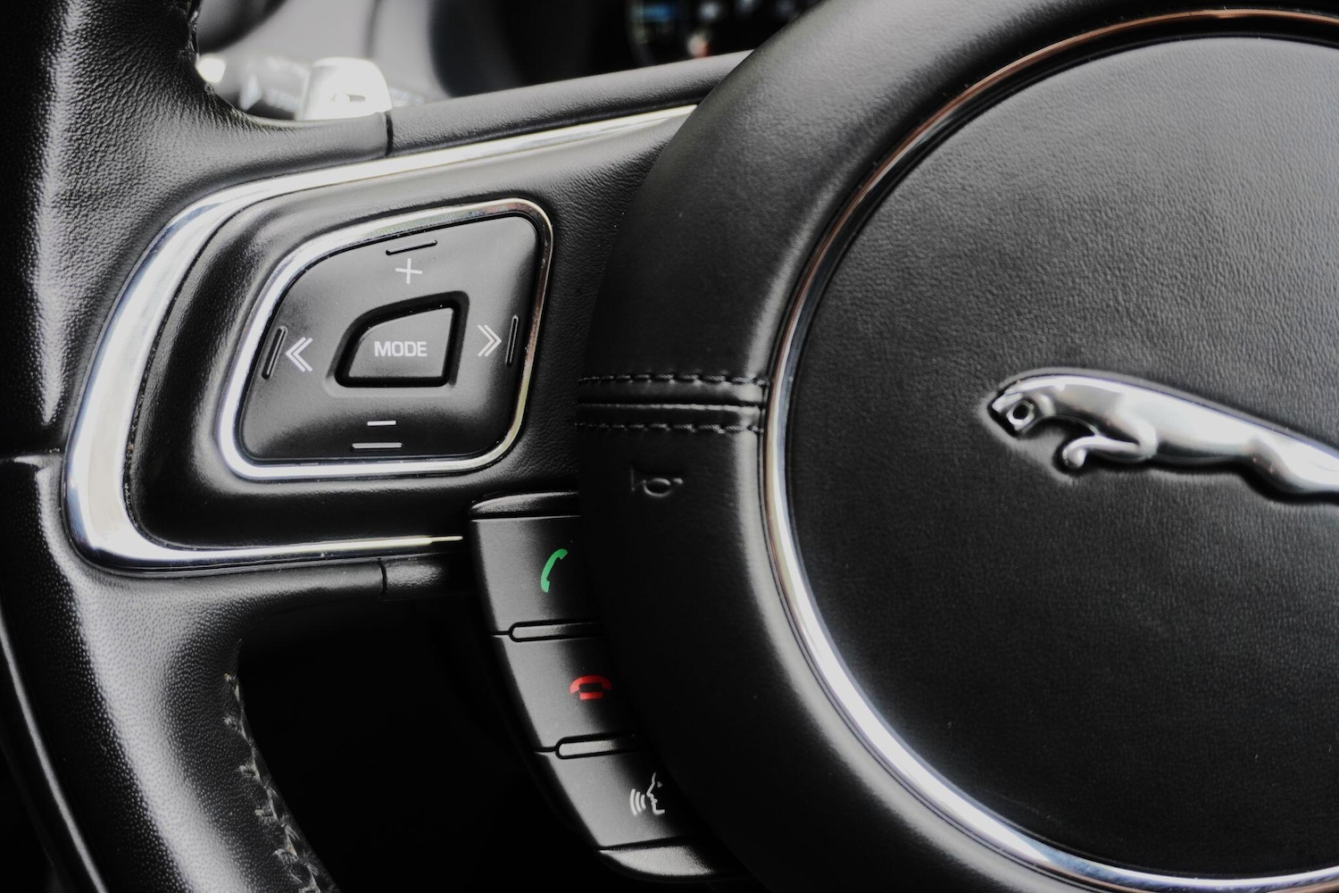 Used Jaguar XJ 2018 for sale - 77279304: Photo 37