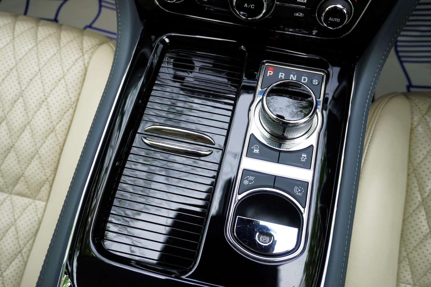 Used Jaguar XJ 2019 for sale - 78062927: Photo 37