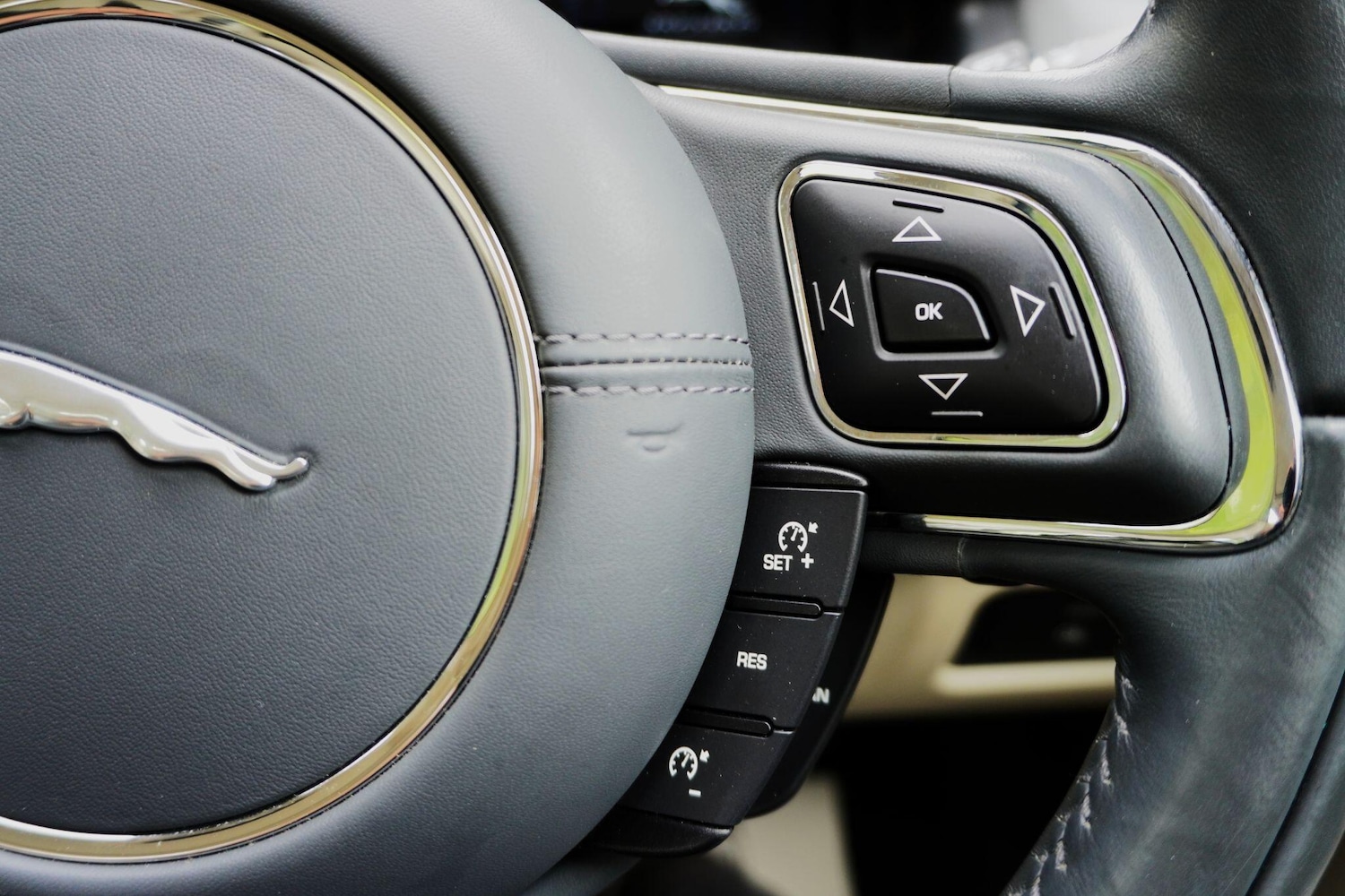 Used Jaguar XJ 2019 for sale - 78062927: Photo 42