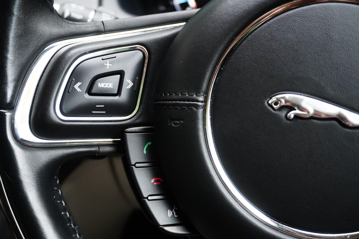 Used Jaguar XJ 2017 for sale - 76991070: Photo 41