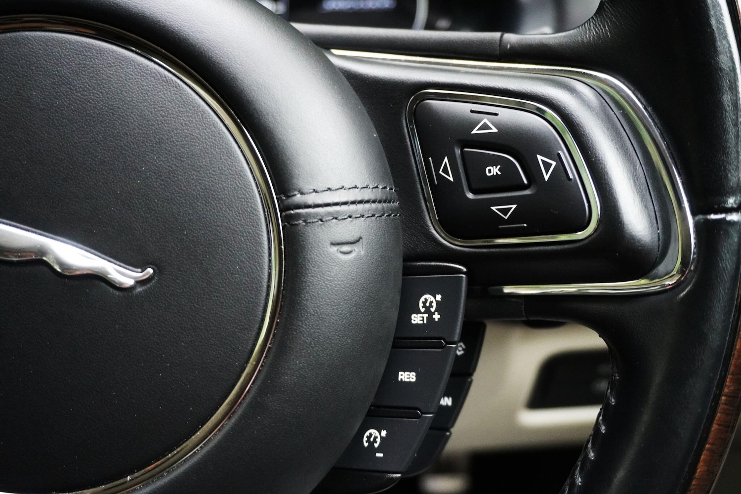 Used Jaguar XJ 2017 for sale - 76991070: Photo 46