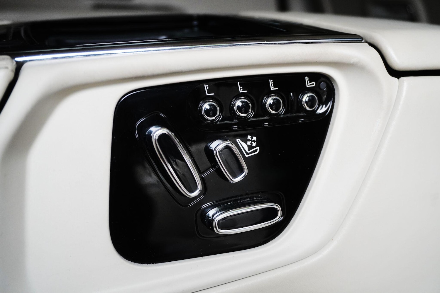 Used Jaguar XJ 2017 for sale - 76991070: Photo 59