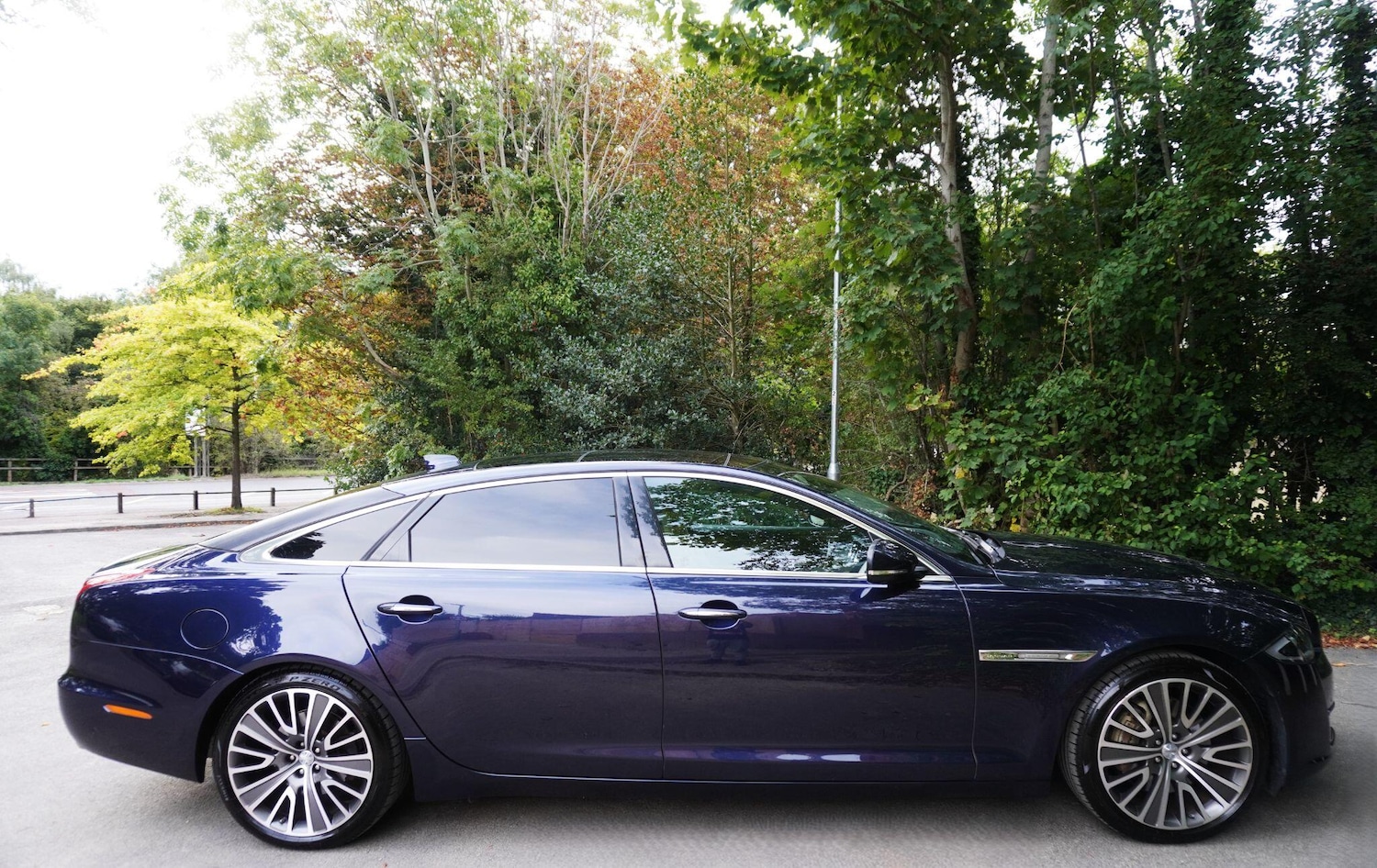 Used Jaguar XJ 2017 for sale - 76991070: Photo 6