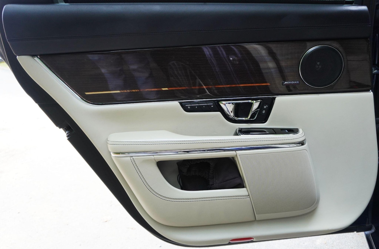 Used Jaguar XJ 2017 for sale - 76991070: Photo 76