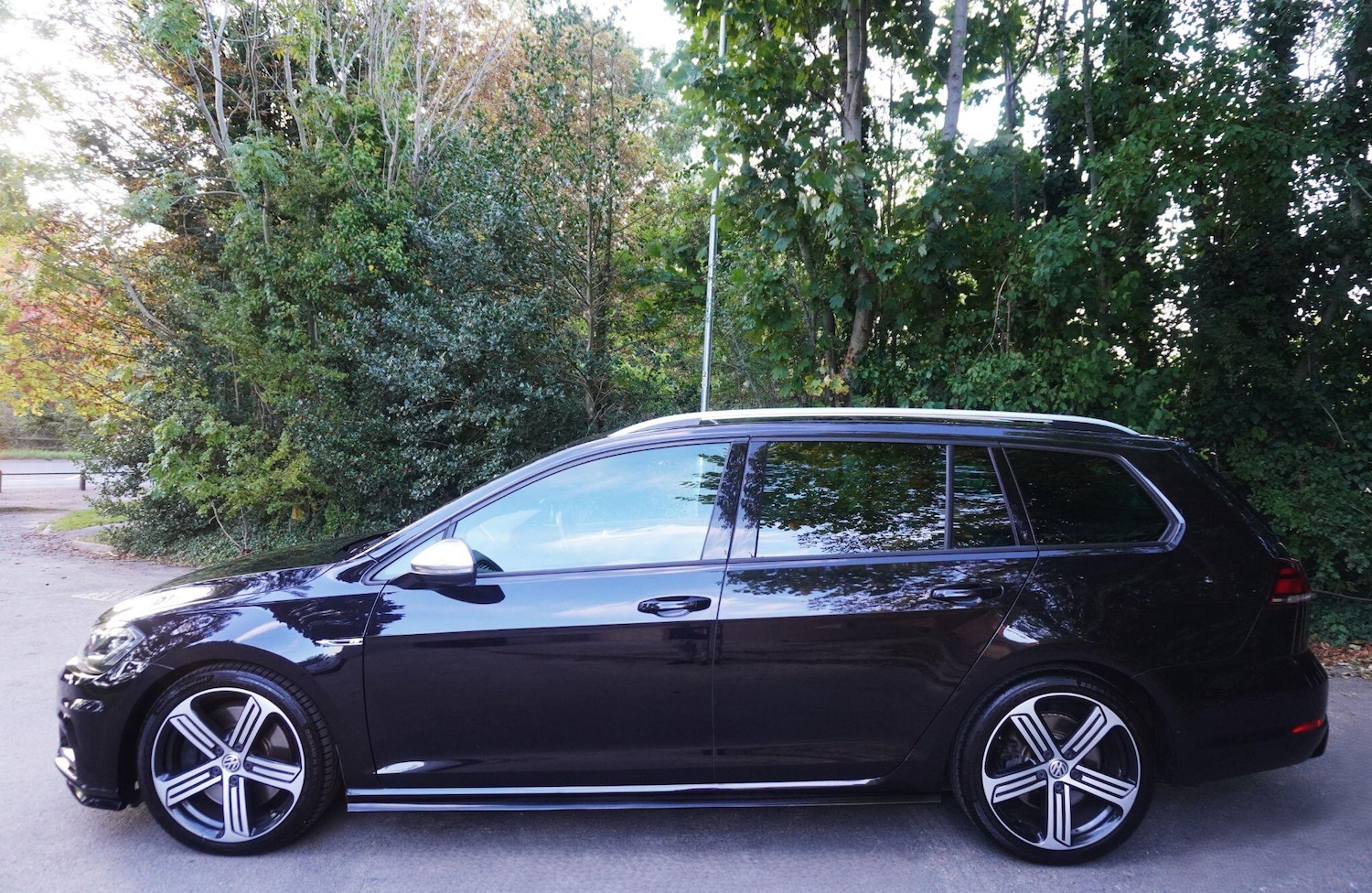 Used Volkswagen Golf 2017 for sale - 76020951: Photo 2