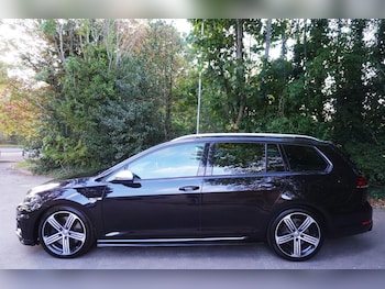 Used Volkswagen Golf 2017 for sale - 76988972: Photo