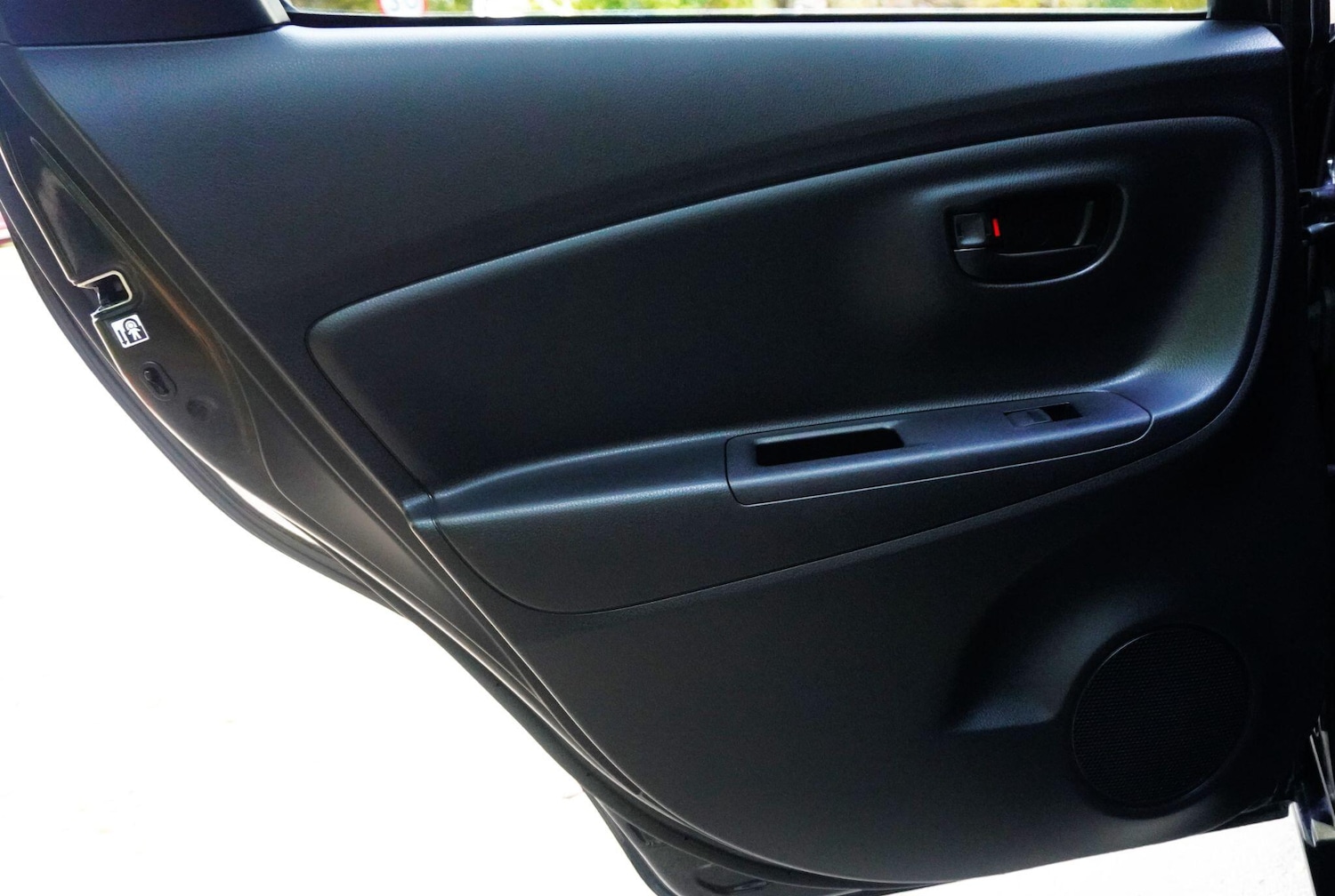 Used Toyota Vitz 2024 for sale - 76109073: Photo 51