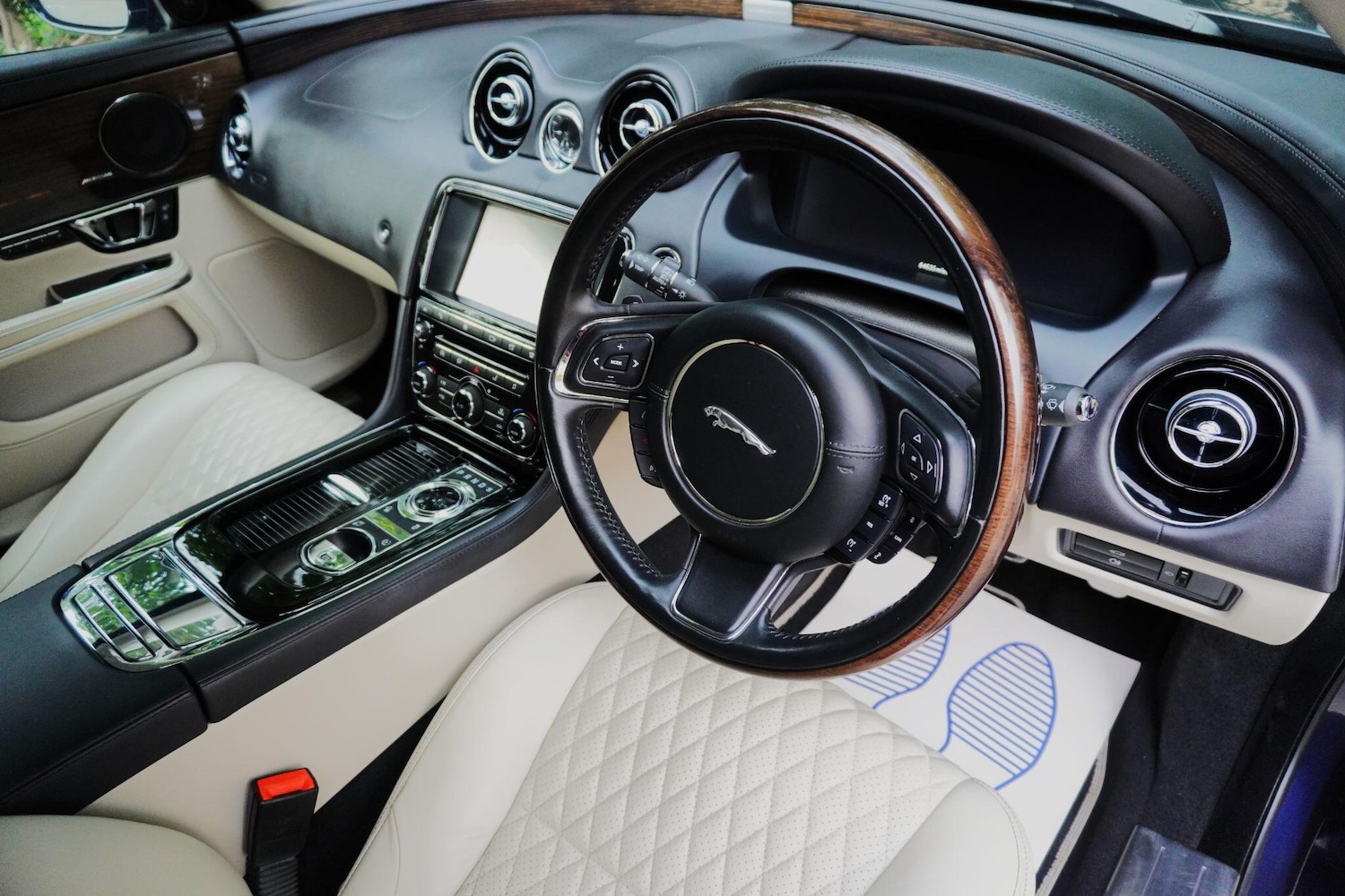 Used Jaguar XJ 2017 for sale - 75905768: Photo 10