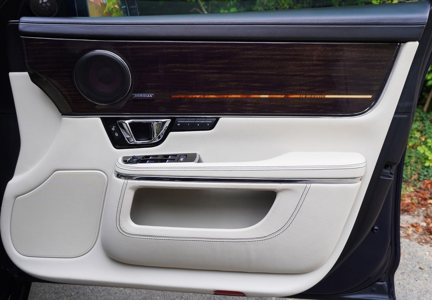 Used Jaguar XJ 2017 for sale - 75905768: Photo 11