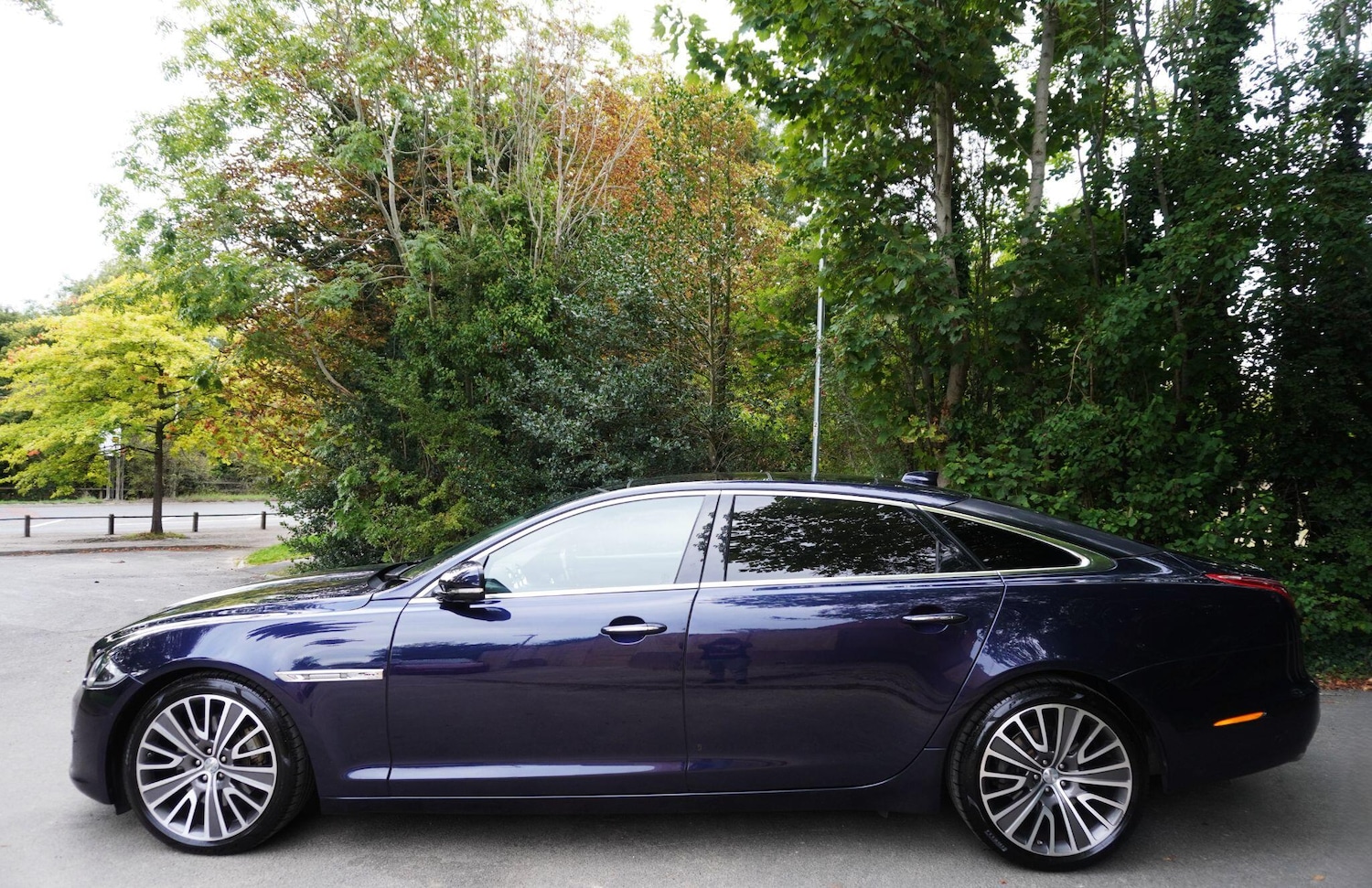 Used Jaguar XJ 2017 for sale - 75905768: Photo 2